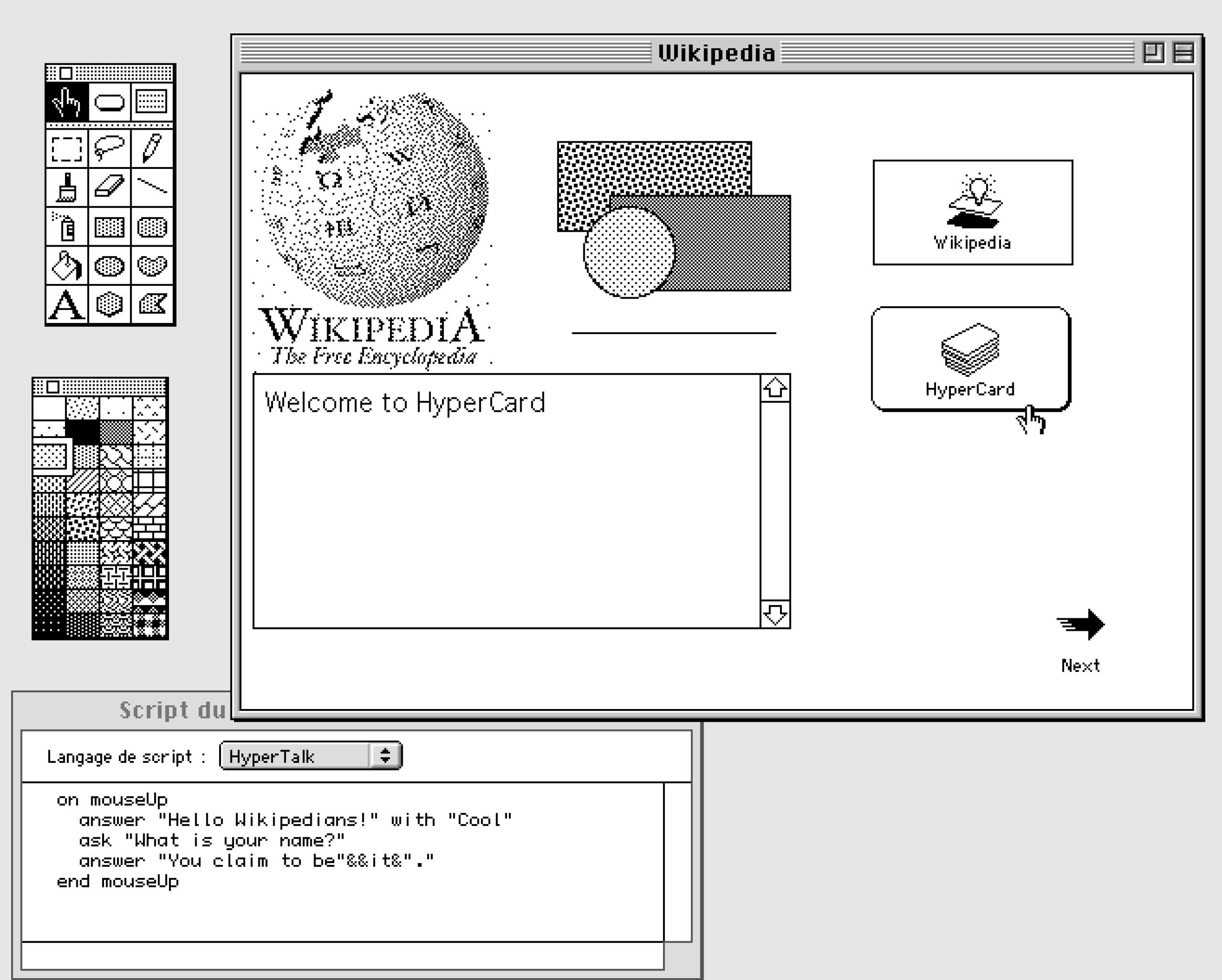 Černobílá obrazovka HyperCardu s kartou obsahující text, kresby a tlačítka, nahoře nabídka klasického Mac OS. Zdroj: CreativeApplications.net